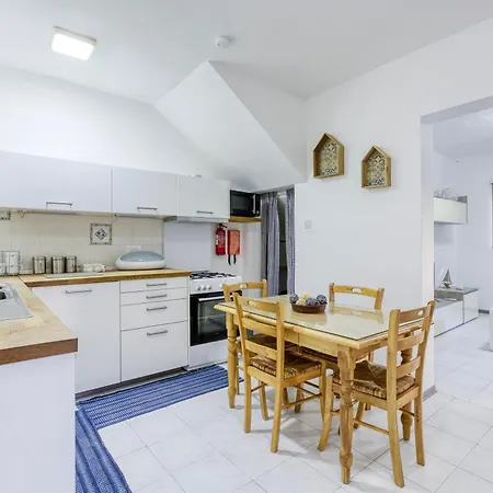 Apartment Peaceful 1br Maisonette With Sofa Bed With Wifi By 360 Estates *