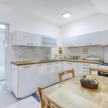 Peaceful 1br Maisonette With Sofa Bed With Wifi By 360 Estates * San Pawl il-Baħar